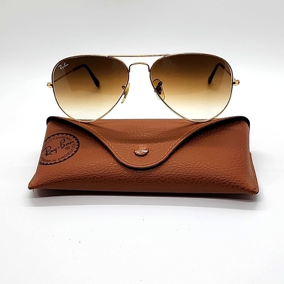 Vintage 1970's Ray-Ban Aviator Gold frame Sunglasses w/case. Great condition - Picture 2 of 5
